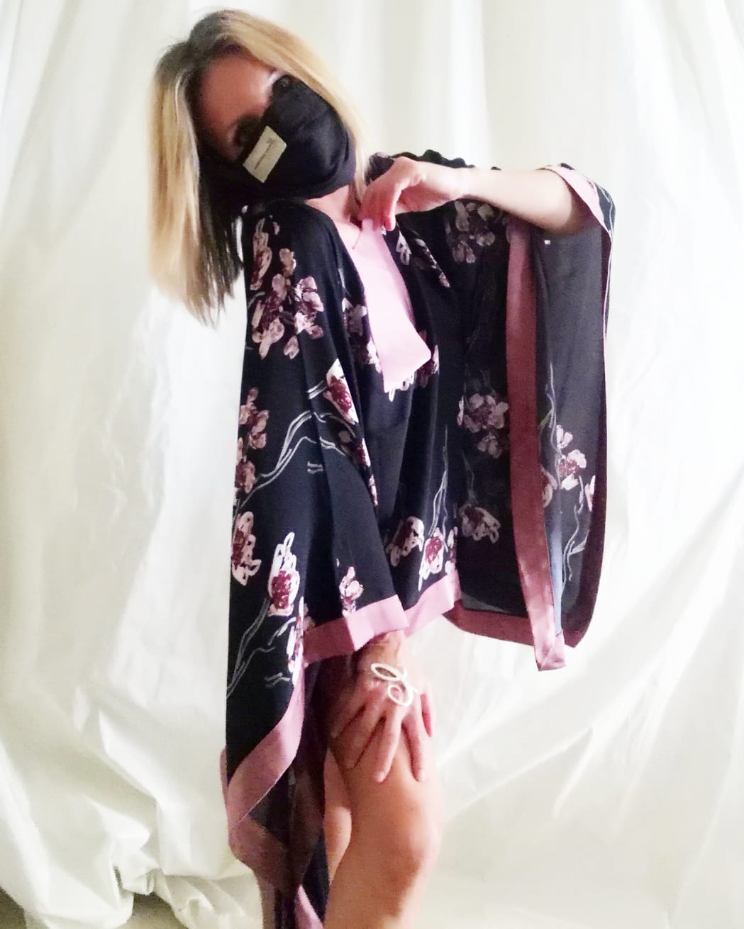 Baisesmamain - Cecilia Benetti Design - Le Masque