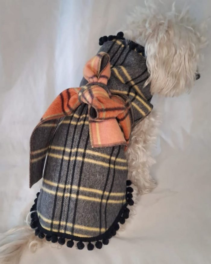 Baisesmamain Pet Couture - Cecilia Benetti Design - Doggy Coat- cappotto lana per cani cashmere quadro multicolor arancio indossato dietro