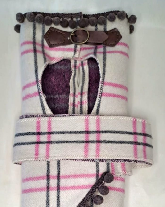 Baisesmamain Pet Couture - Cecilia Benetti Design - Doggy Coat- cappotto lana per cani cashmere quadro rosa fronte