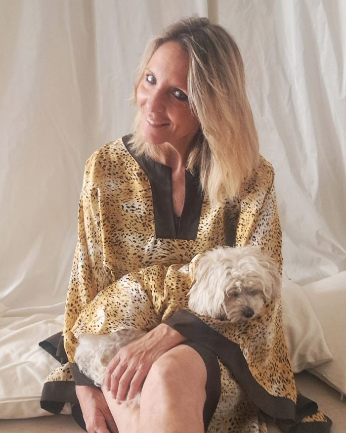 Baisesmamain Pet Couture - Cecilia Benetti Design - Doggy Chemise- camicia sartoriale in seta animalier per cani e Passpartout - blusa seta donna coordinato