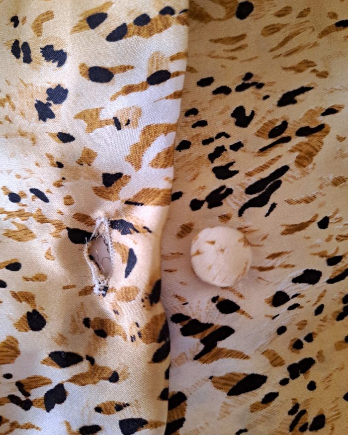 Baisesmamain Pet Couture - Cecilia Benetti Design - Doggy Chemise- camicia sartoriale per cani in seta animalier - bottoni rivestiti in tessuto