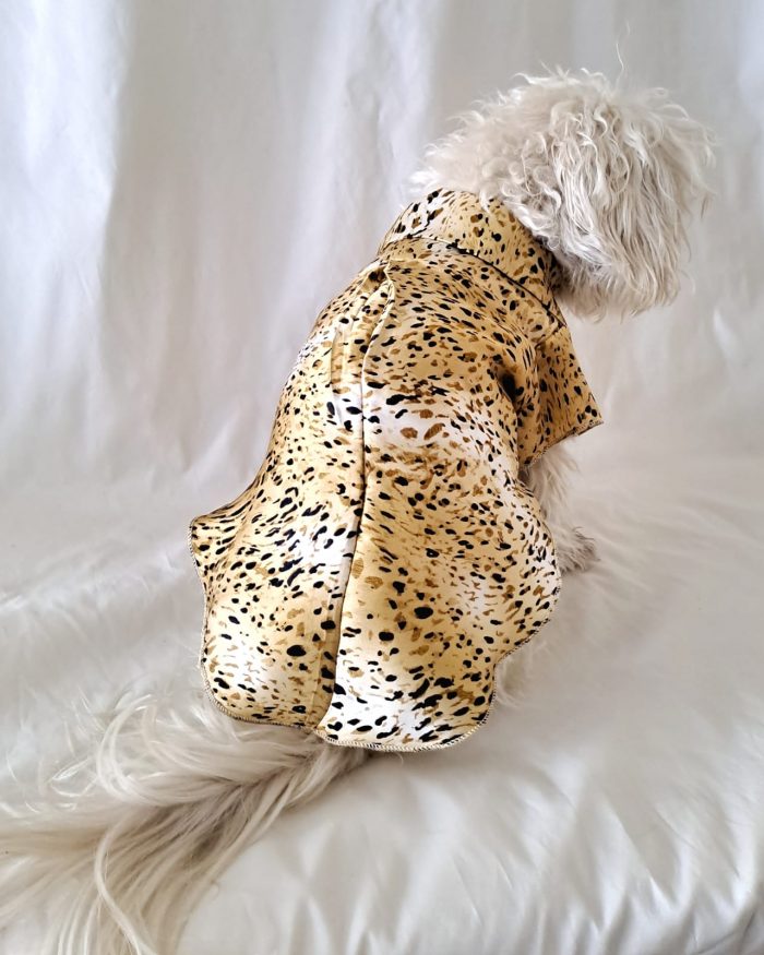 Baisesmamain Pet Couture - Cecilia Benetti Design - Doggy Chemise- camicia sartoriale per cani in seta animalier indossato dietro