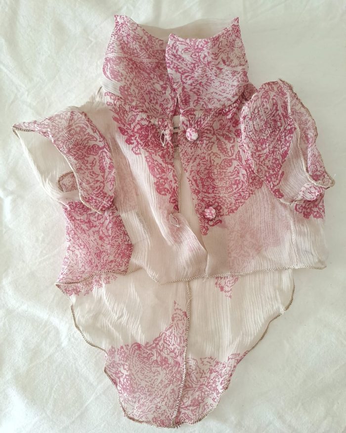 Baisesmamain Pet Couture - Cecilia Benetti Design - Doggy Chemise- camicia sartoriale per cani in seta piume rosa