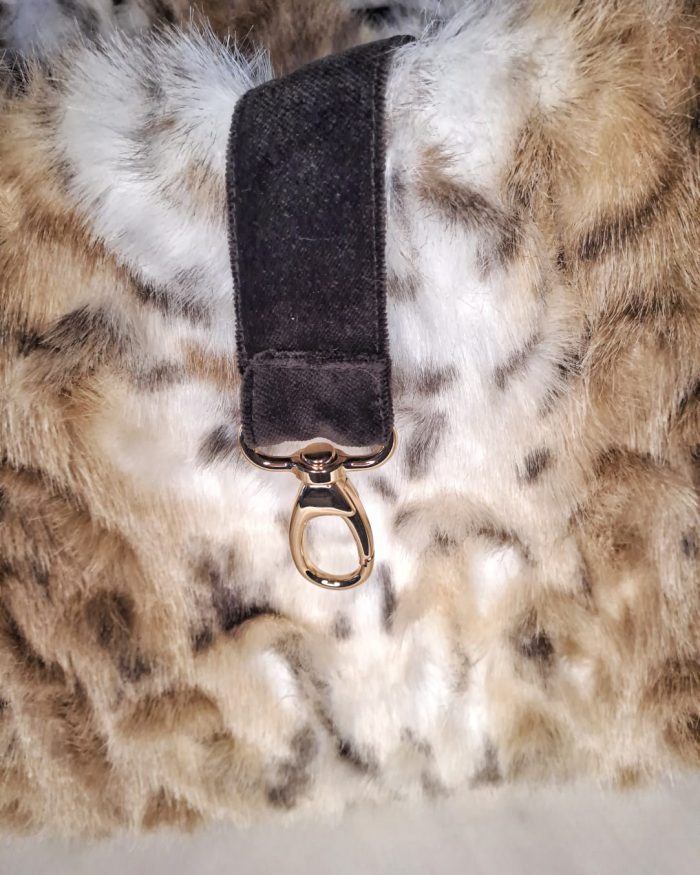 Baisesmamain Pet Couture - Cecilia Benetti Design - Doggy Bag Winter Ecofur - borsa pelliccia cani piccola taglia - moschettone sicurezza