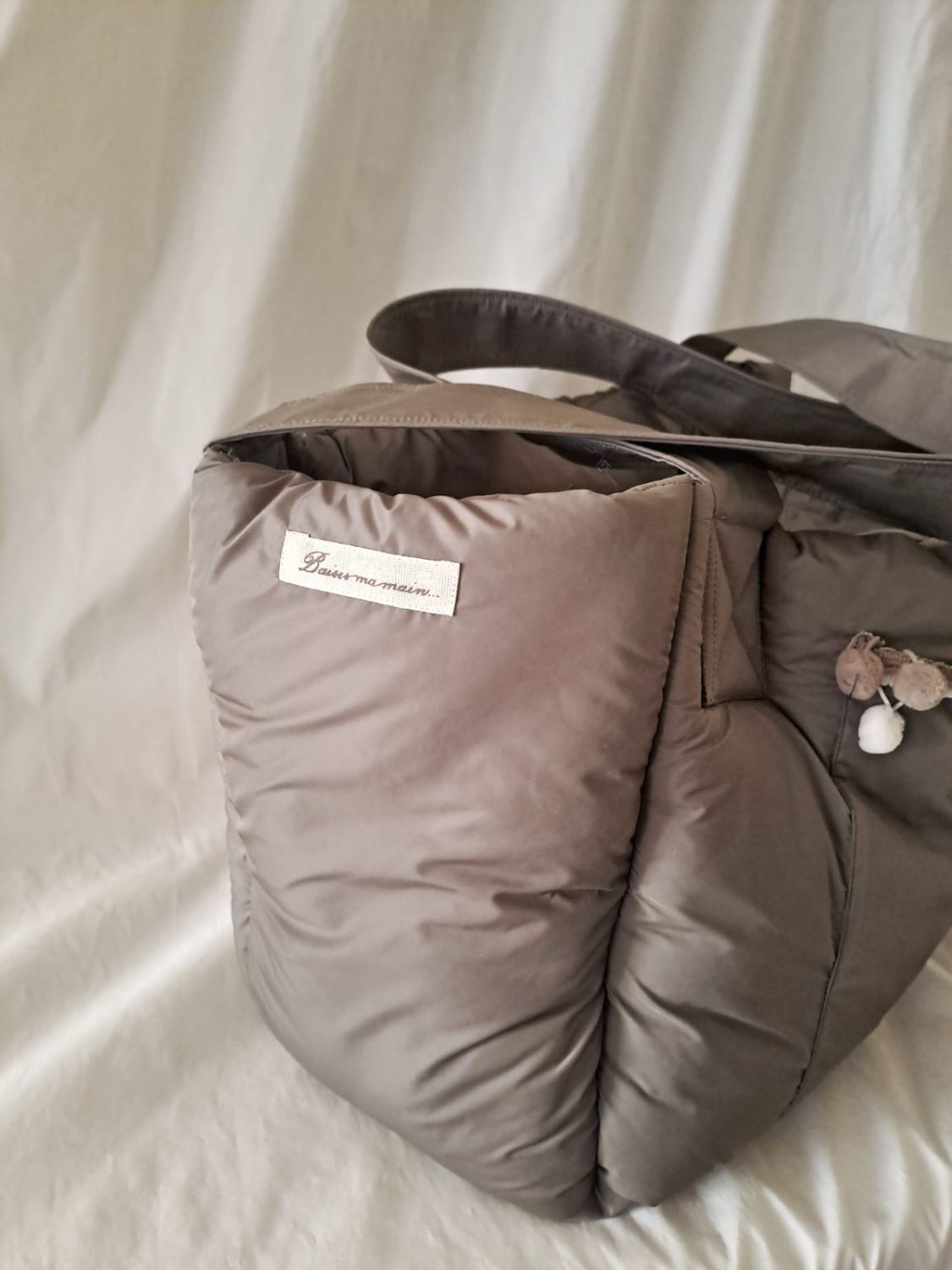 Baisesmamain Pet, sartorialità a 4 zampe! Baisesmamain pet couture-Cecilia-Benetti-Design-Doggy Rainy -Bag- borsa impermeabile cani piccola taglia personalizzabile