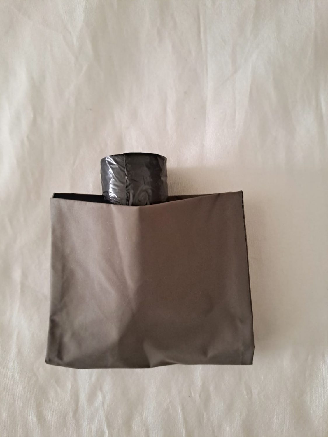 Pupù sì, ma con stile! Baisesmamain pet couture-Cecilia-Benetti-Design-Doggy Rainy -Bag- borsa impermeabile portasacchettini in dotazione